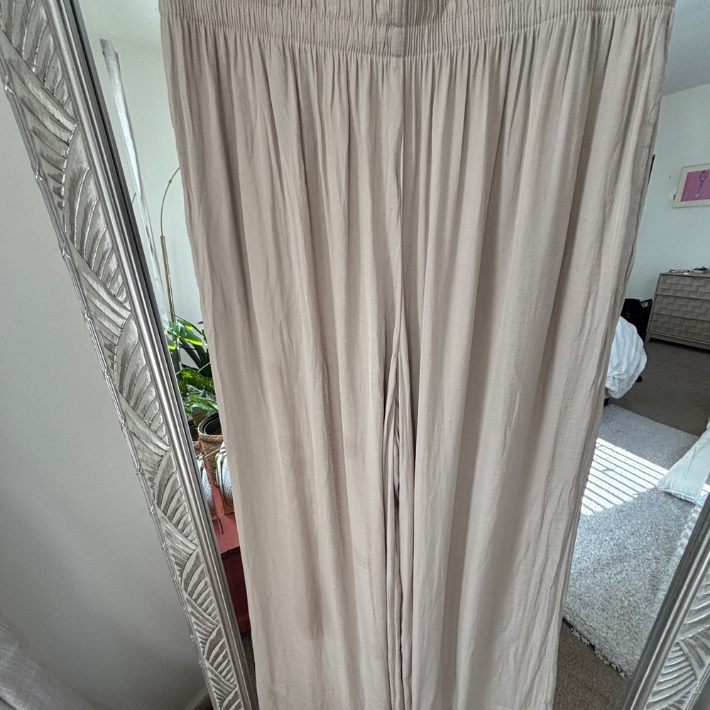 Zara women’s Cream flowy pants
